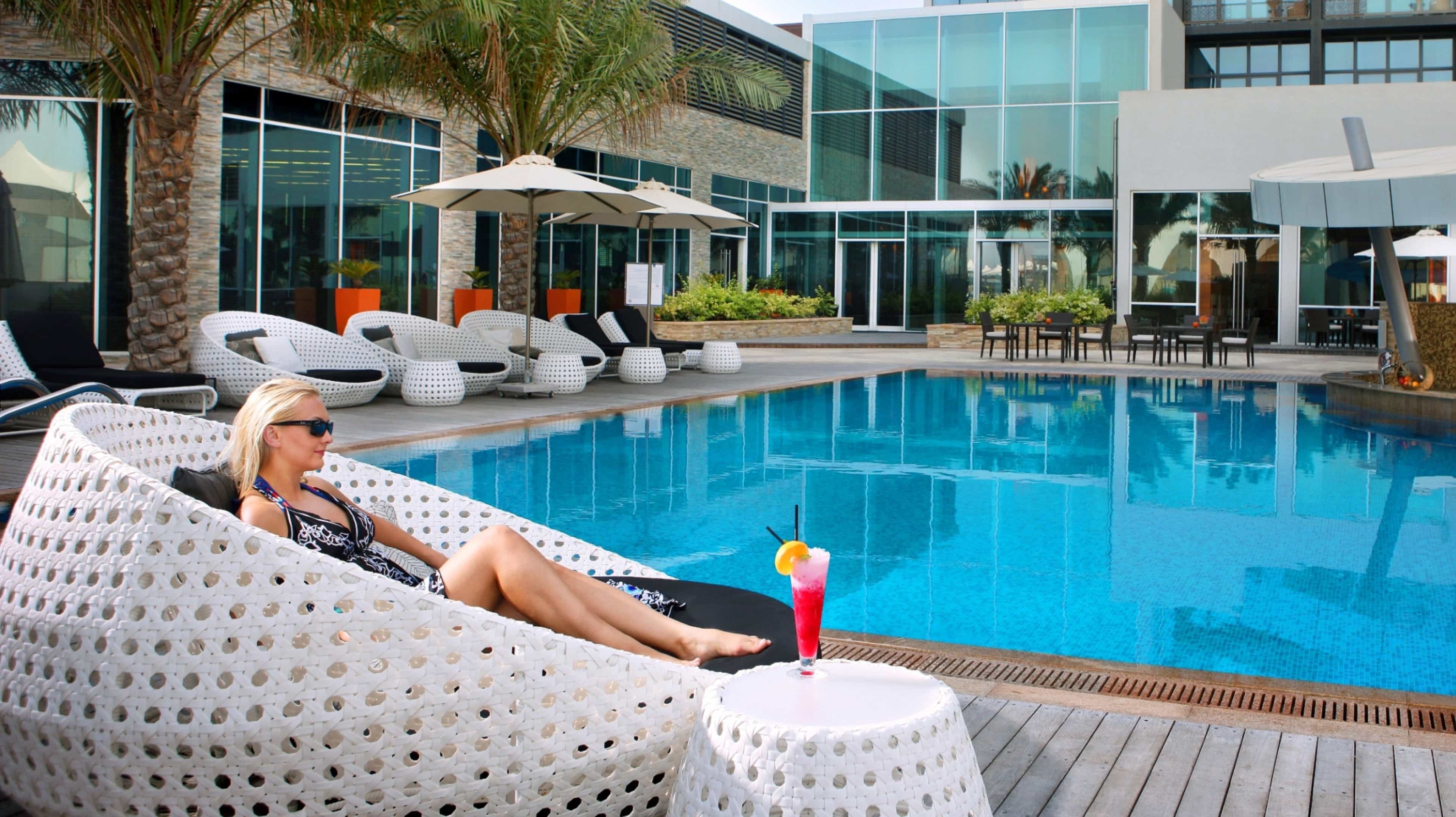 Aquarius Pool Cafe