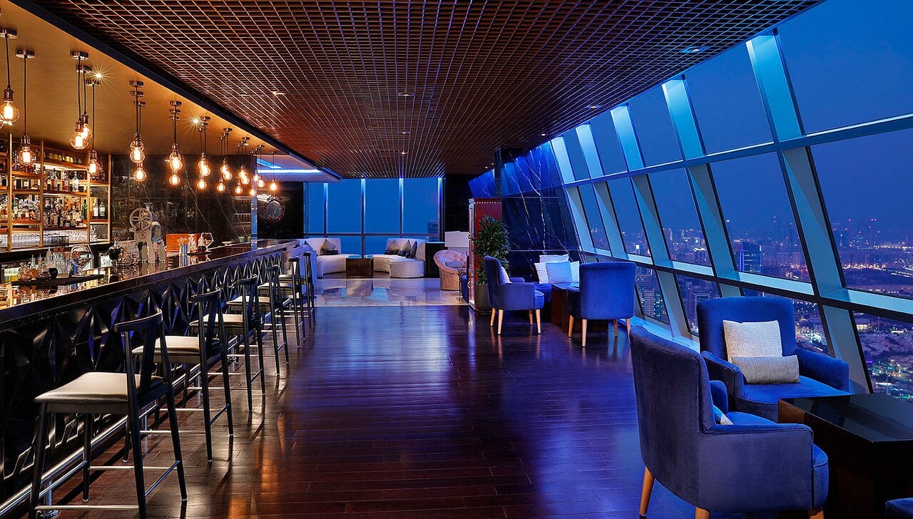 6. Zachód słońca z okna Ray's Bar