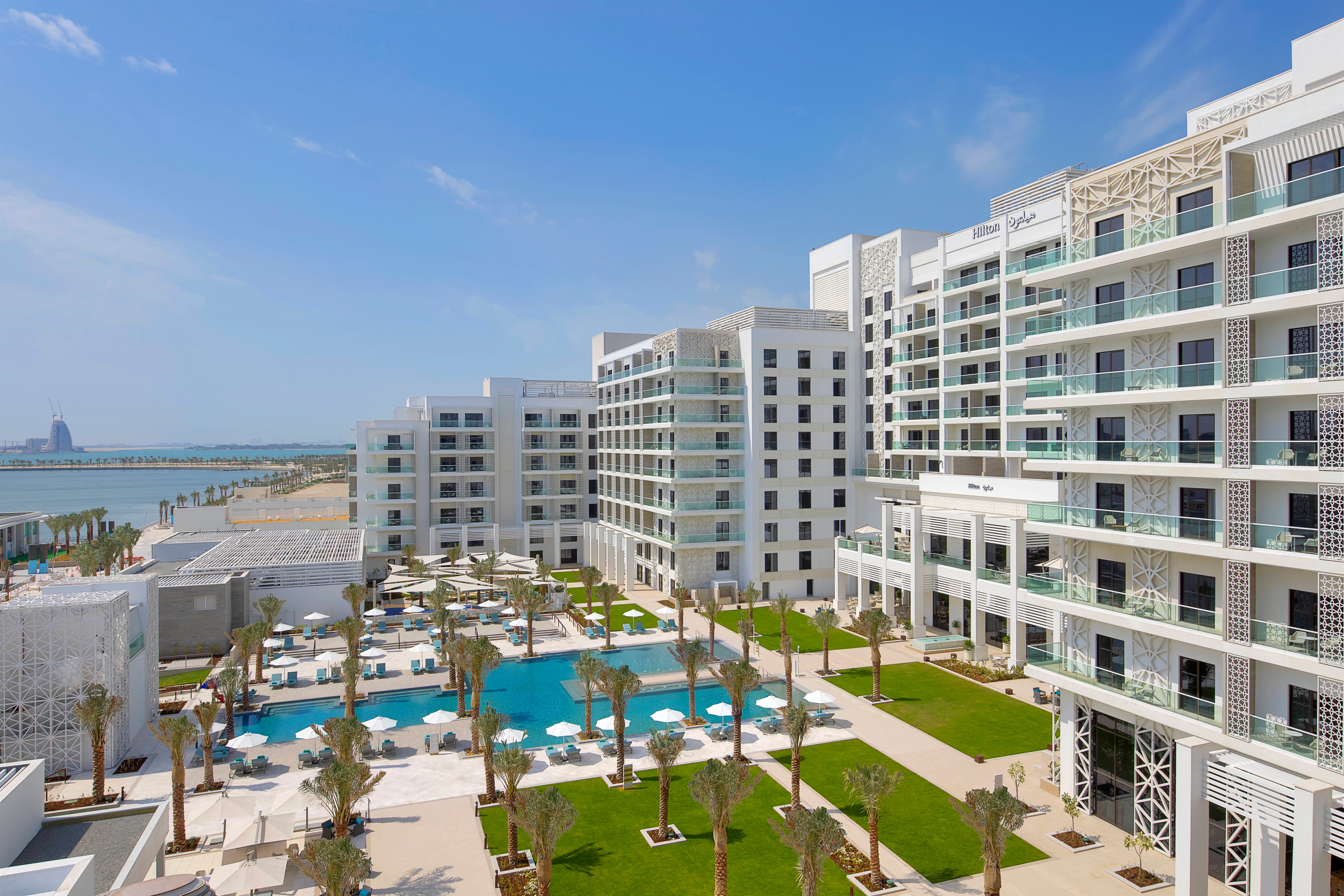  Découvrez un hôtel luxueux à Abu Dhabi, alliant confort moderne et paysages enchanteurs, idéal pour un voyage inoubliable.