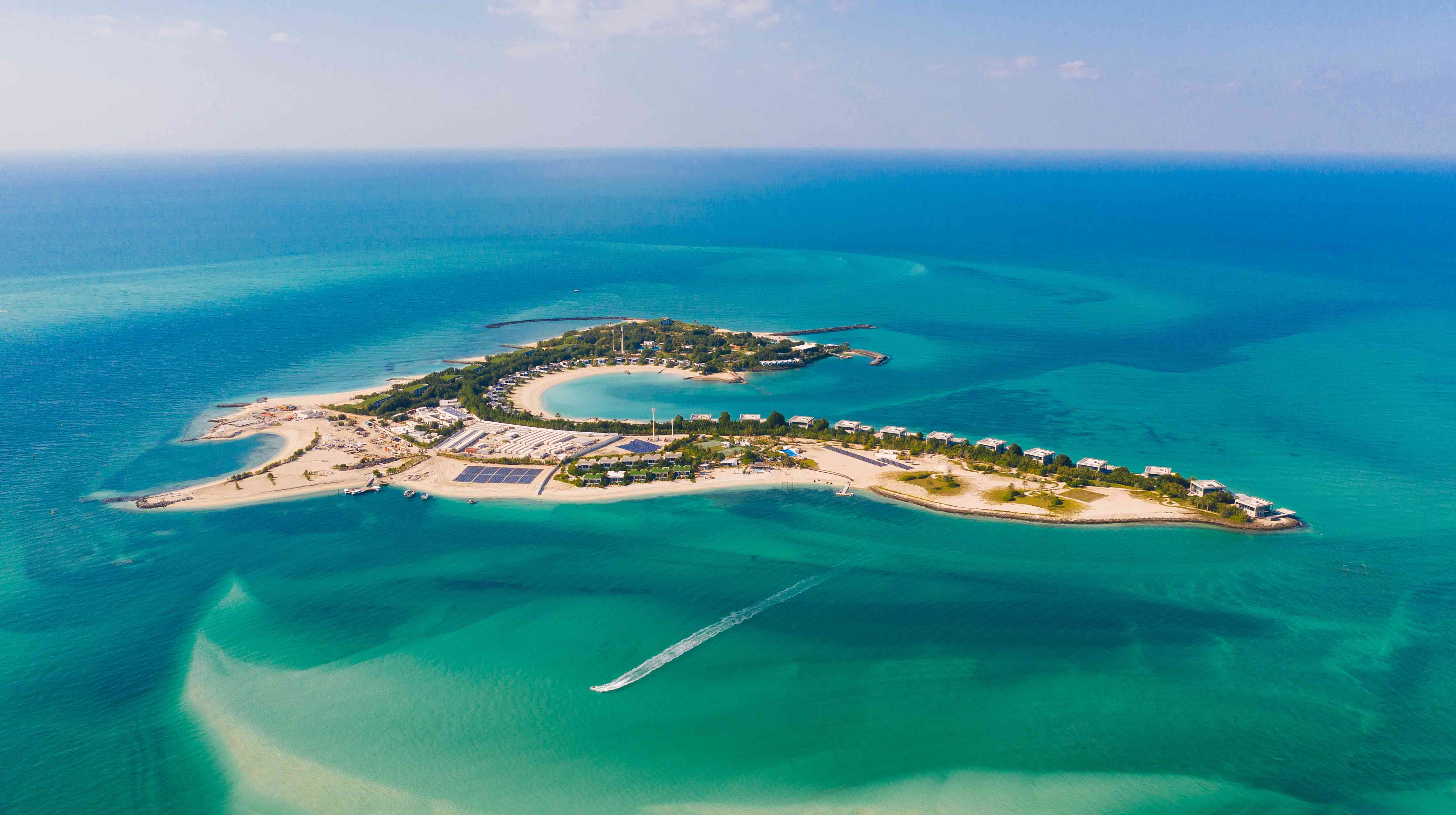  Découvrez la beauté de l'île de Zaya Nurai, où la nature rencontre le luxe sur cette île paradisiaque aux eaux cristallines.
