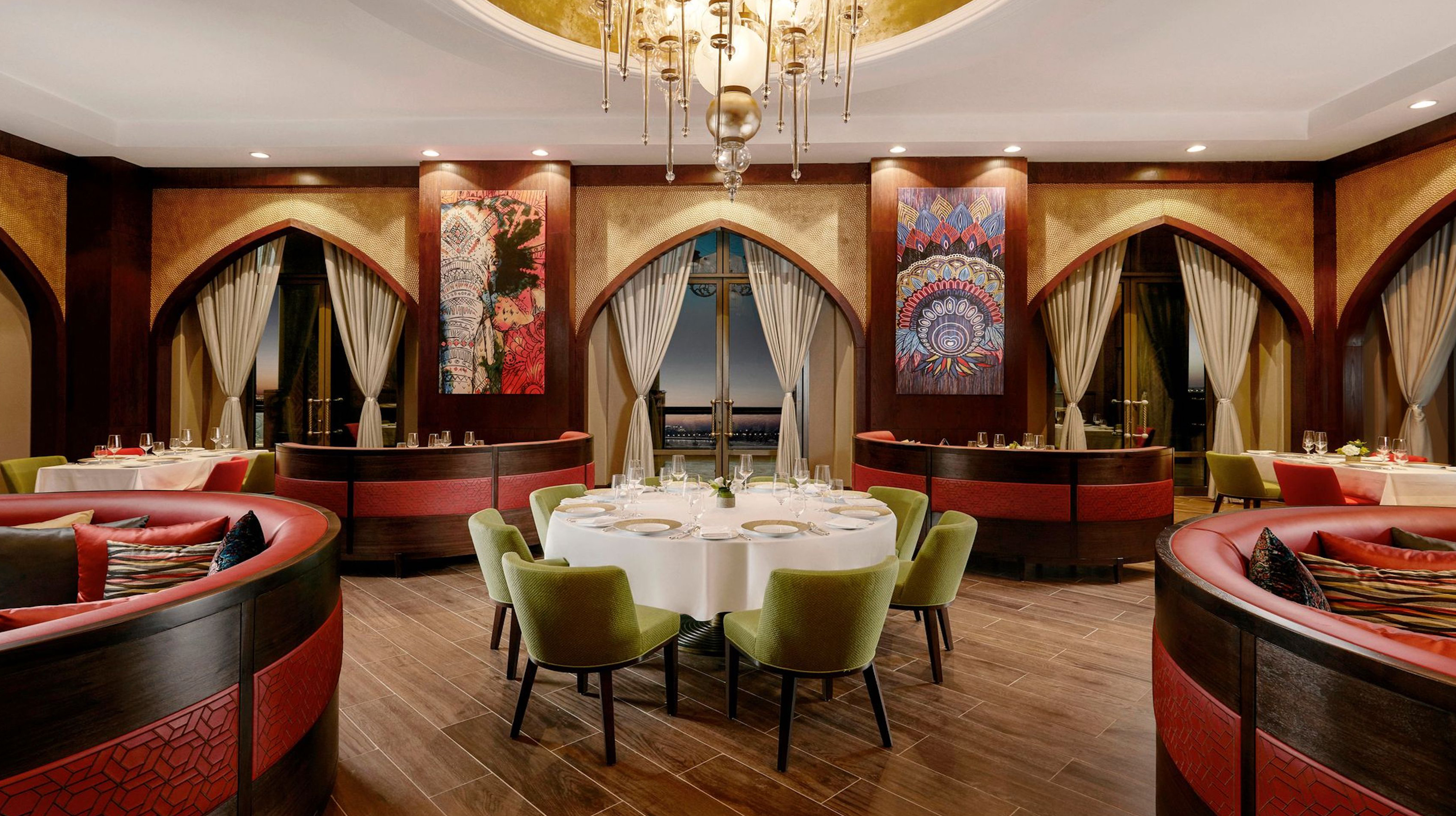  Découvrez le Martabaan, un restaurant qui célèbre les saveurs riches de la cuisine indienne dans un cadre convivial.