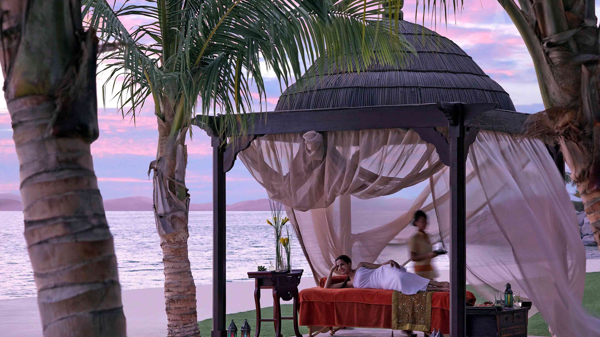  Sous un ciel pastel, un massage à Abu Dhabi offre détente et sérénité dans un cadre enchanteur au spa. Évasion garantie.